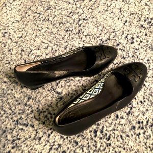 Tory Burch Navy colored leather pumps/heels